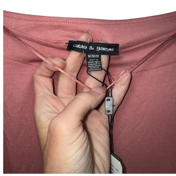 CABLE & GUAGE Rose Short Sleeve Cold Shoulder Top M NWT - Picture 6 of 8